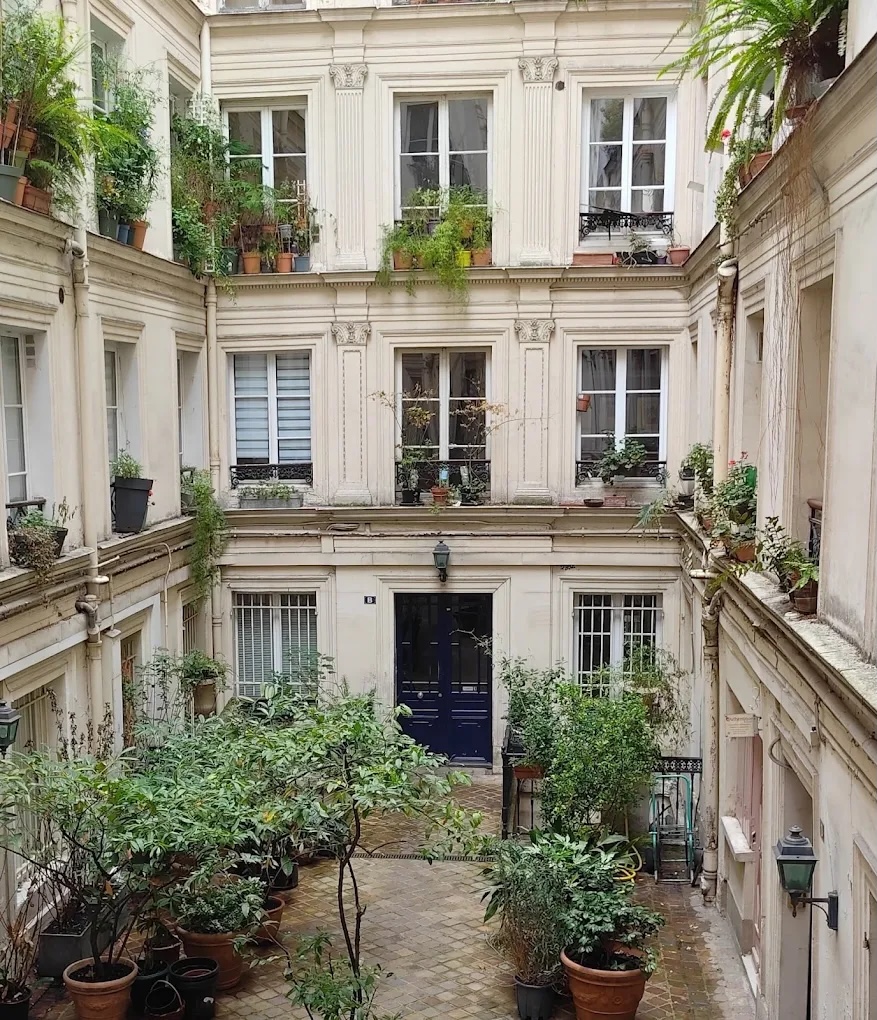 Nos locaux au 42, boulevard du Temple (Paris 11e), un espace dédié à l’écoute et à l’échange.